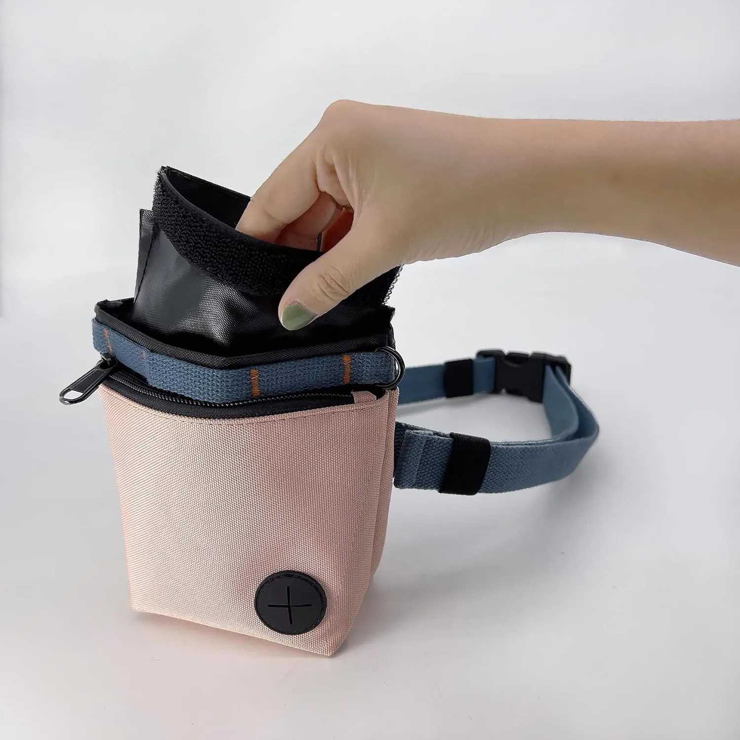 Dog Treat Pouch with Pet Training Clicker, Dog Training Treat Pouch Kit, Magnetic Closure, Hands-Free Training. (Pink)
